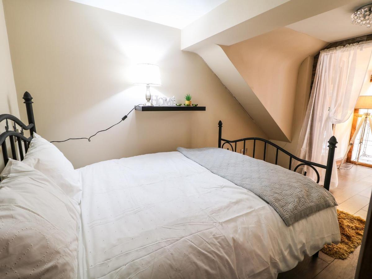 The Upper Apartment *